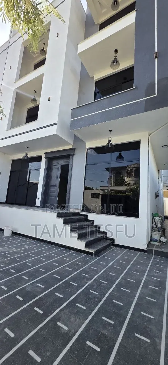 Furnished 8bdrm House in ሀያት, Bole for sale