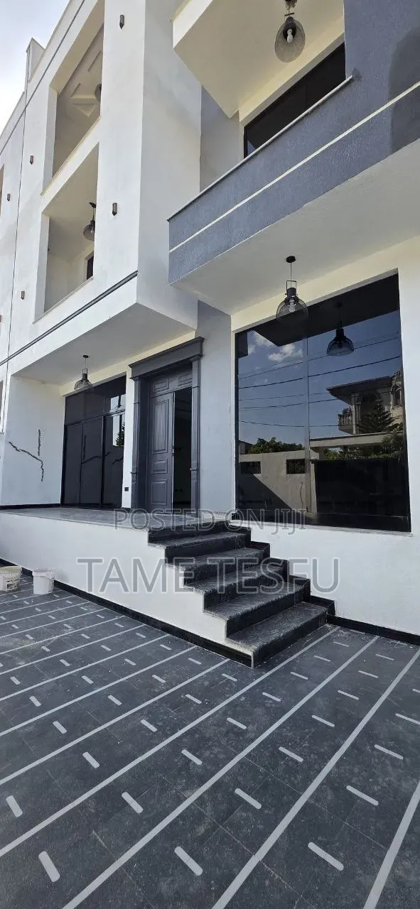 Furnished 8bdrm House in ሀያት, Bole for sale