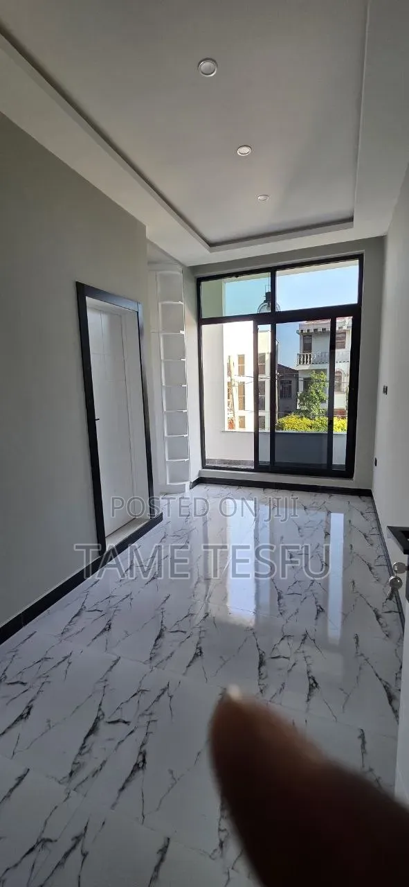 Furnished 8bdrm House in ሀያት, Bole for sale