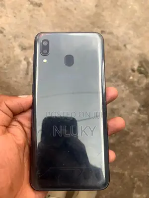 Samsung Galaxy A20 32 GB Black