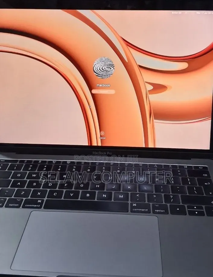 New Laptop Apple MacBook Pro 2017 8GB Intel Core i5 SSD 256GB