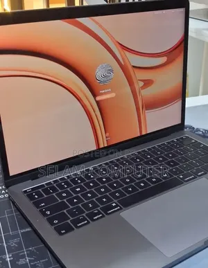 New Laptop Apple MacBook Pro 2017 8GB Intel Core i5 SSD 256GB