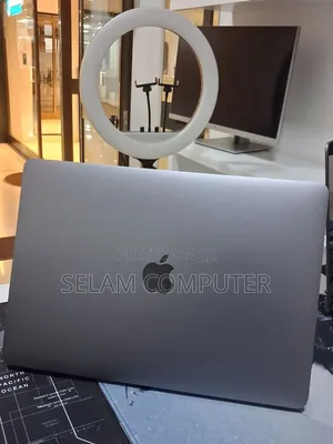 New Laptop Apple MacBook Pro 2017 8GB Intel Core i5 SSD 256GB
