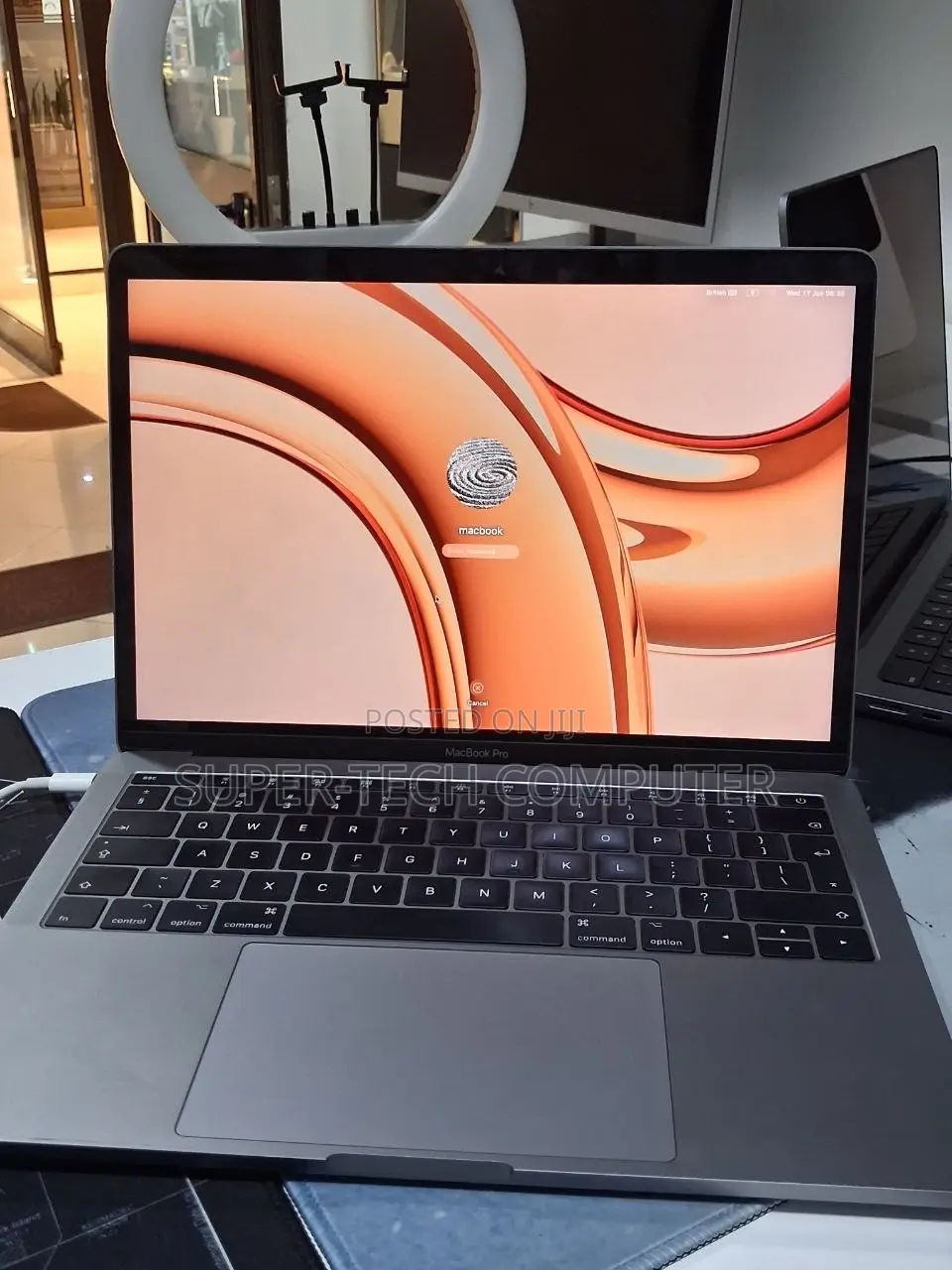 New Laptop Apple MacBook Pro 2017 8GB Intel Core i5 SSD 256GB