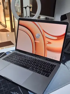 New Laptop Apple MacBook Pro 2017 8GB Intel Core i5 SSD 256GB