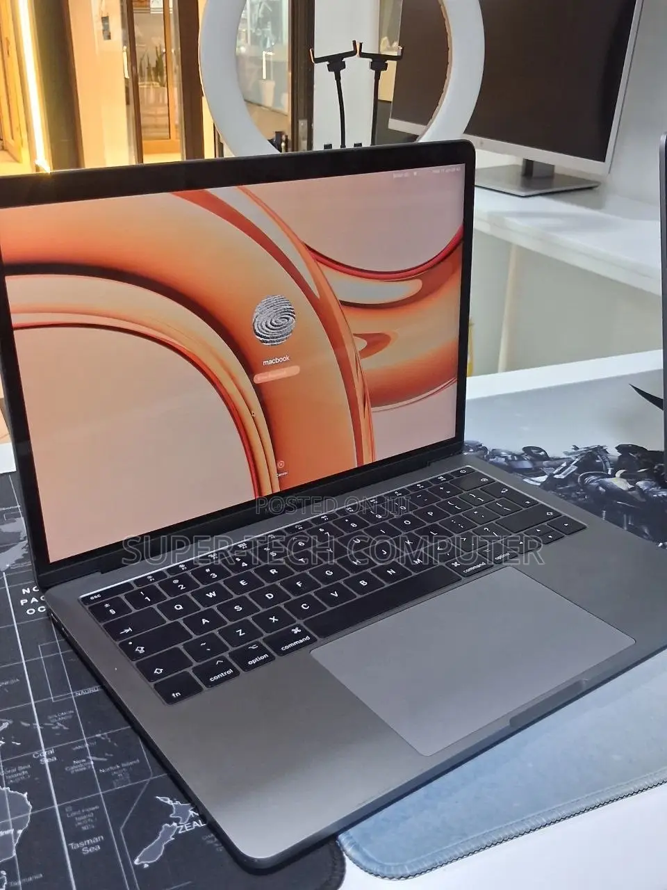 New Laptop Apple MacBook Pro 2017 8GB Intel Core i5 SSD 256GB