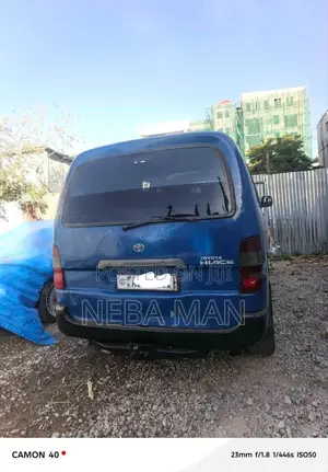 Toyota HiAce 1999 Blue