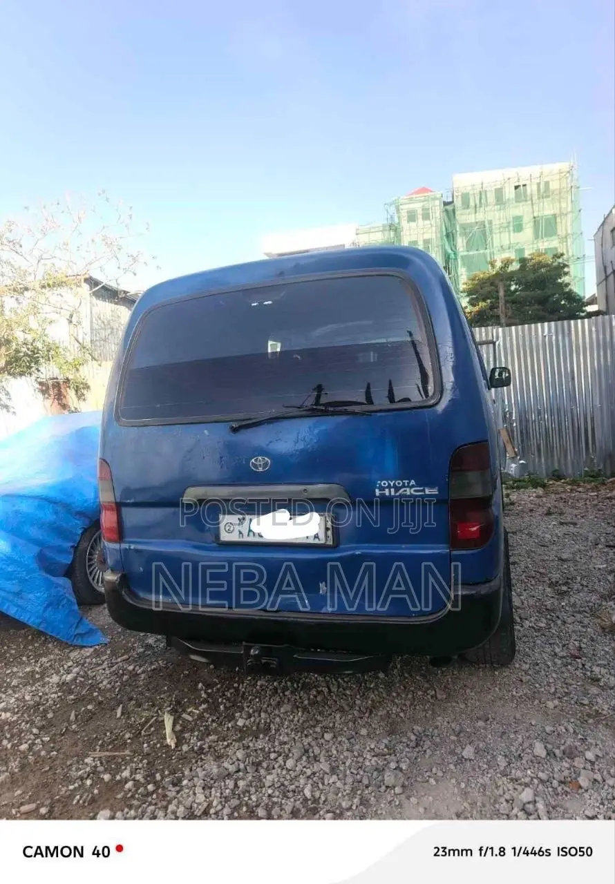 Toyota HiAce 1999 Blue