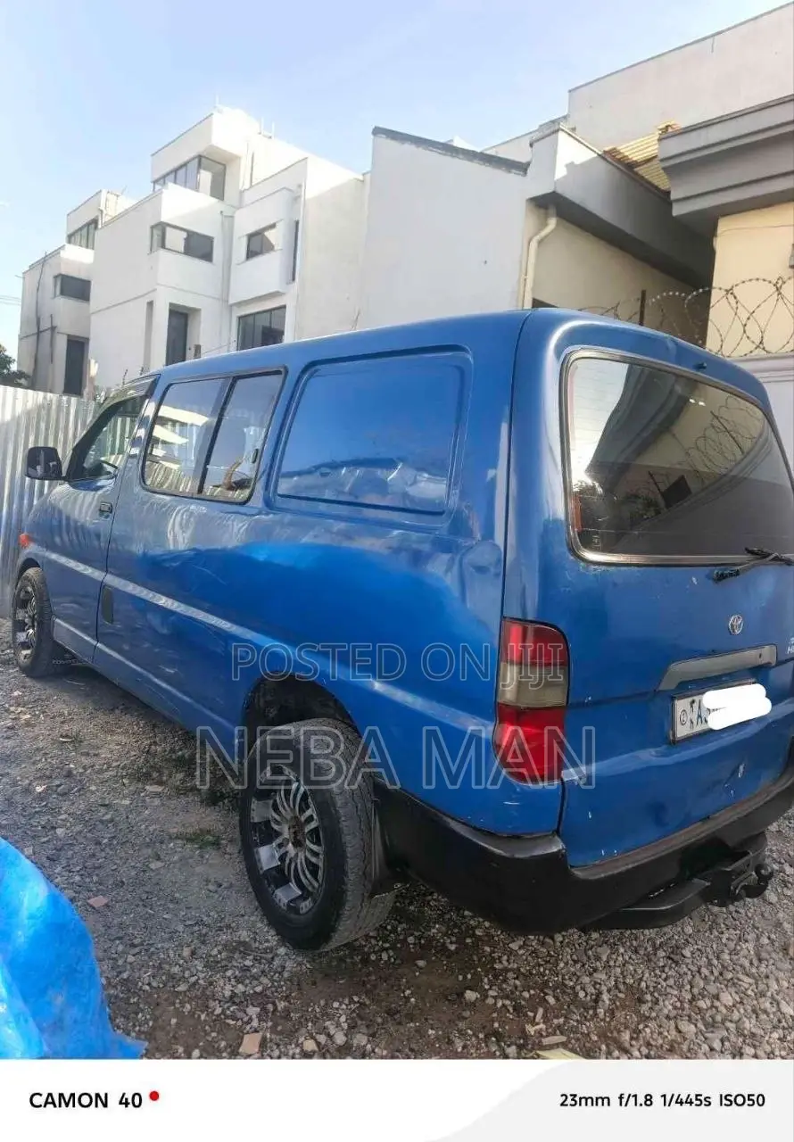 Toyota HiAce 1999 Blue