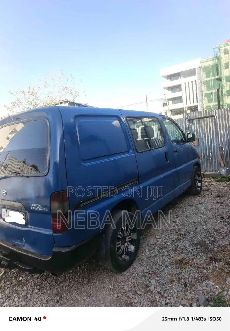 Toyota HiAce 1999 Blue