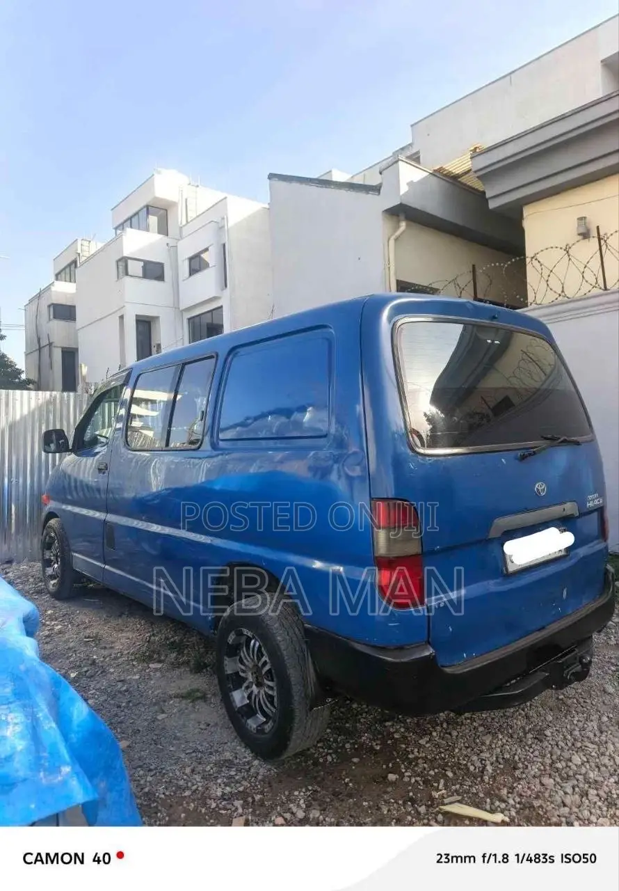 Toyota HiAce 1999 Blue