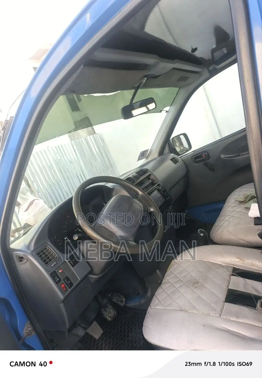 Toyota HiAce 1999 Blue
