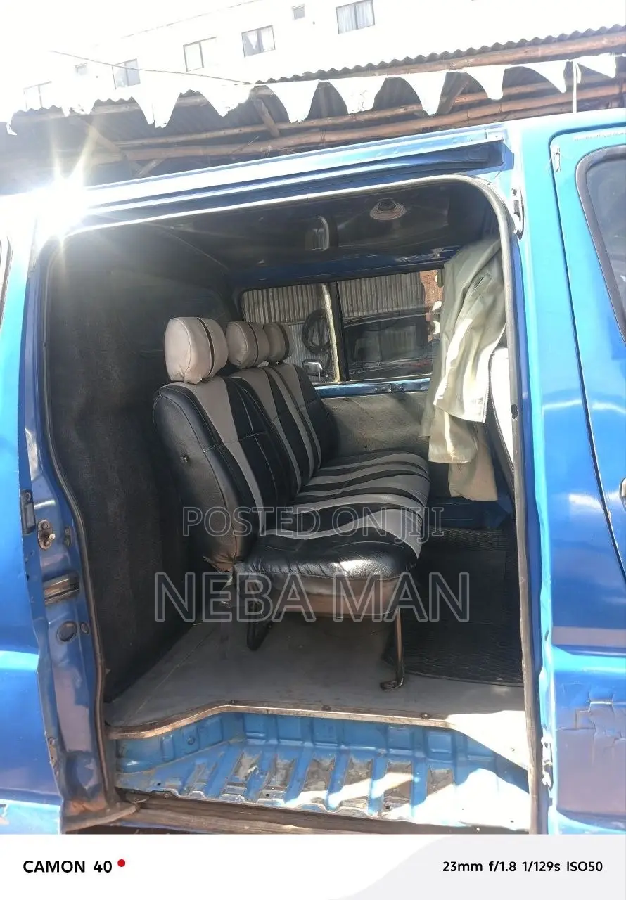 Toyota HiAce 1999 Blue
