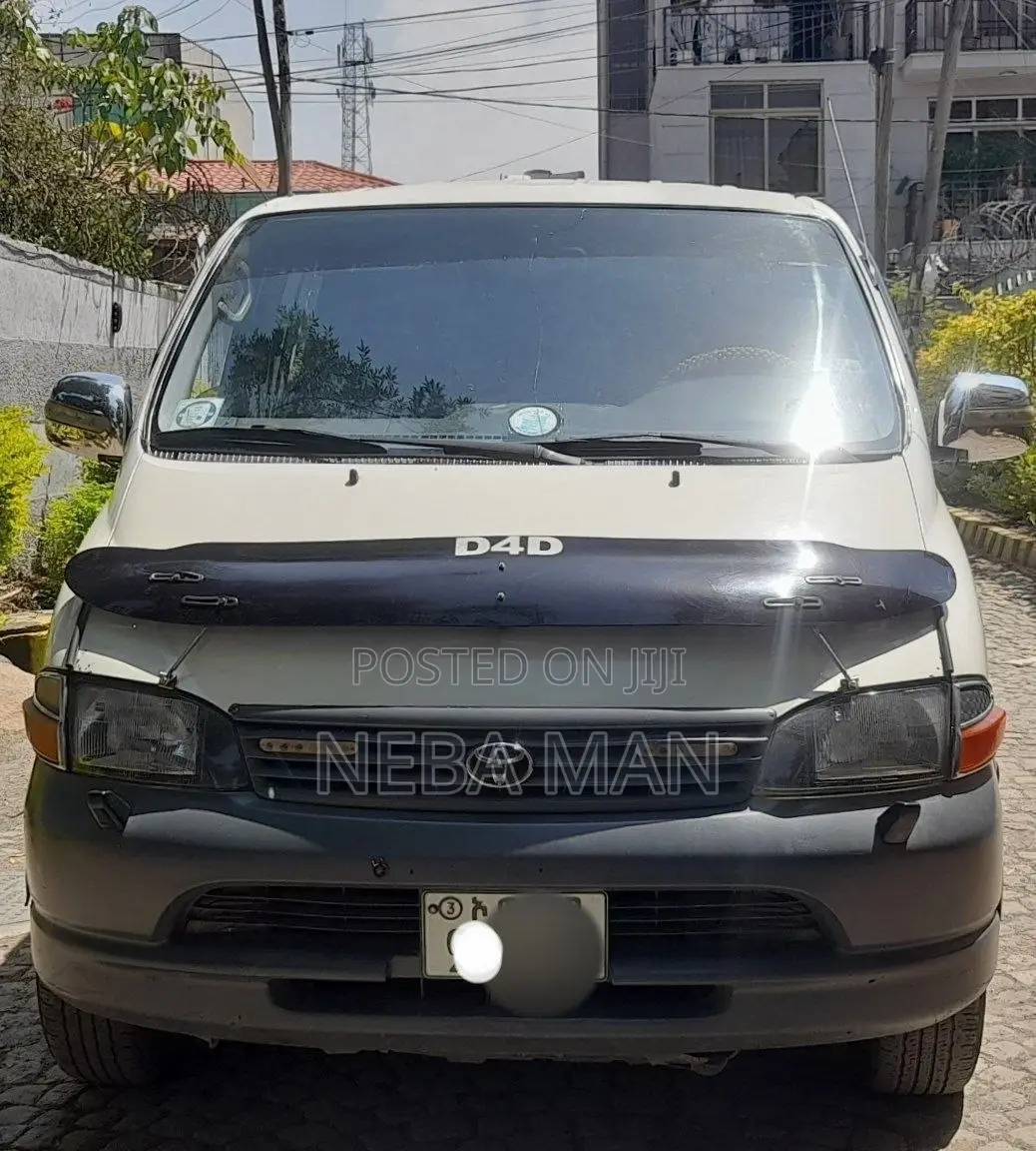 Toyota HiAce 2005 White