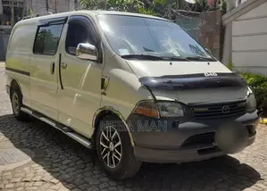 Toyota HiAce 2005 White