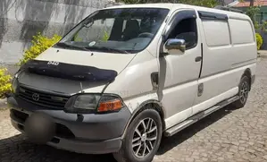 Toyota HiAce 2005 White