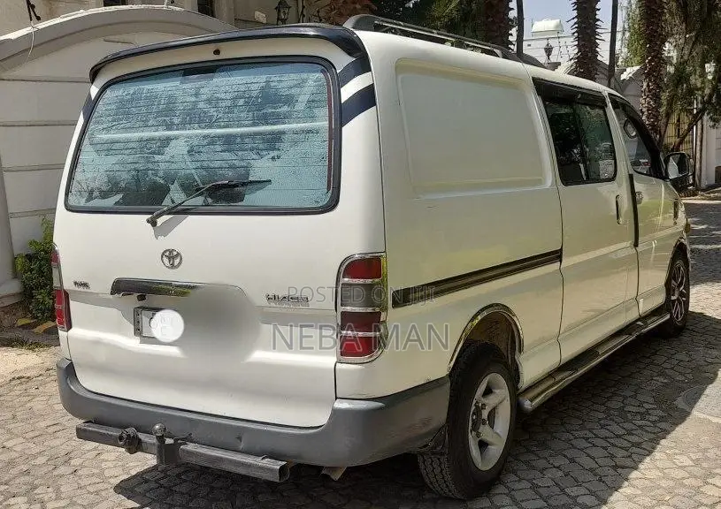 Toyota HiAce 2005 White