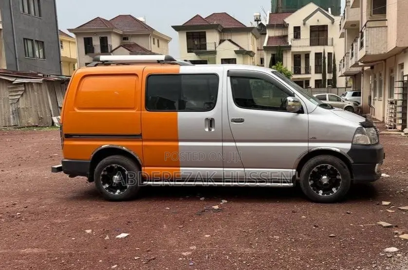 Toyota Grand HiAce 2009 Orange