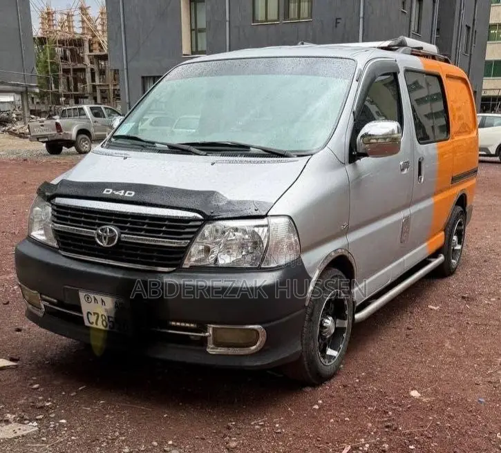 Toyota Grand HiAce 2009 Orange