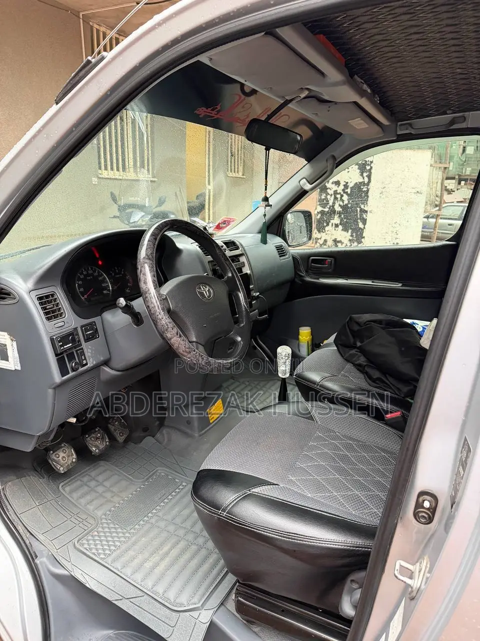 Toyota Grand HiAce 2009 Orange