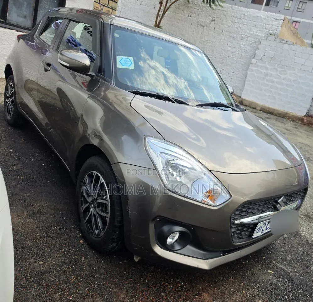 Suzuki Swift 2022 Brown