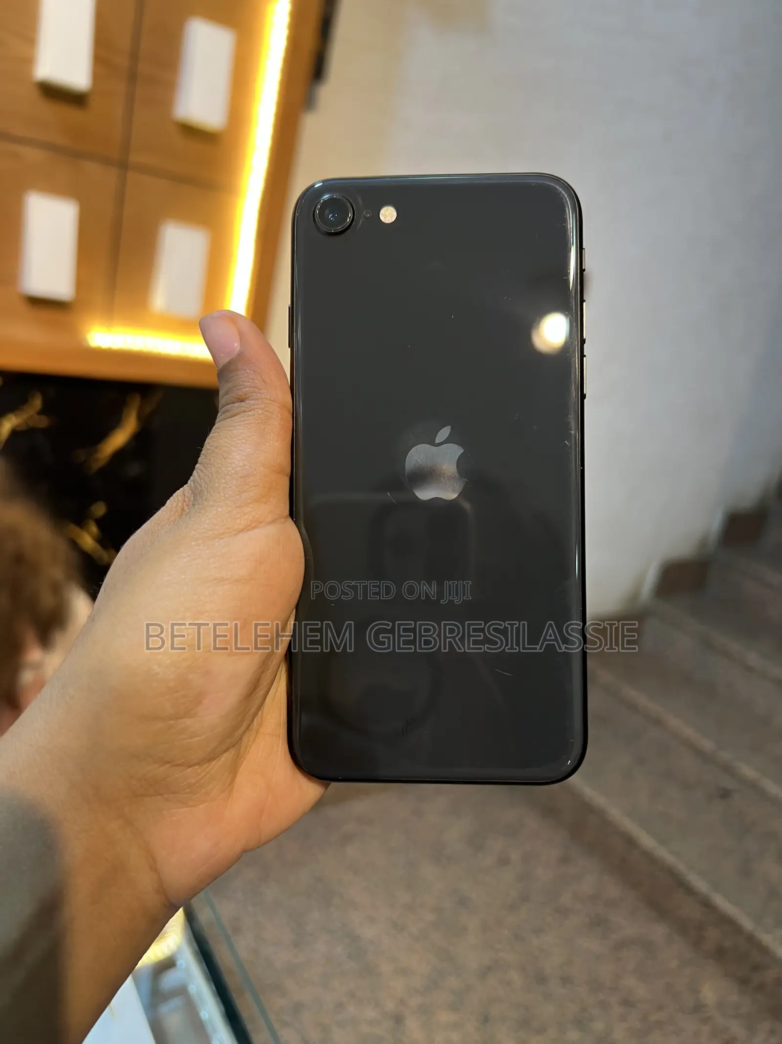 Apple iPhone SE 128 GB Black