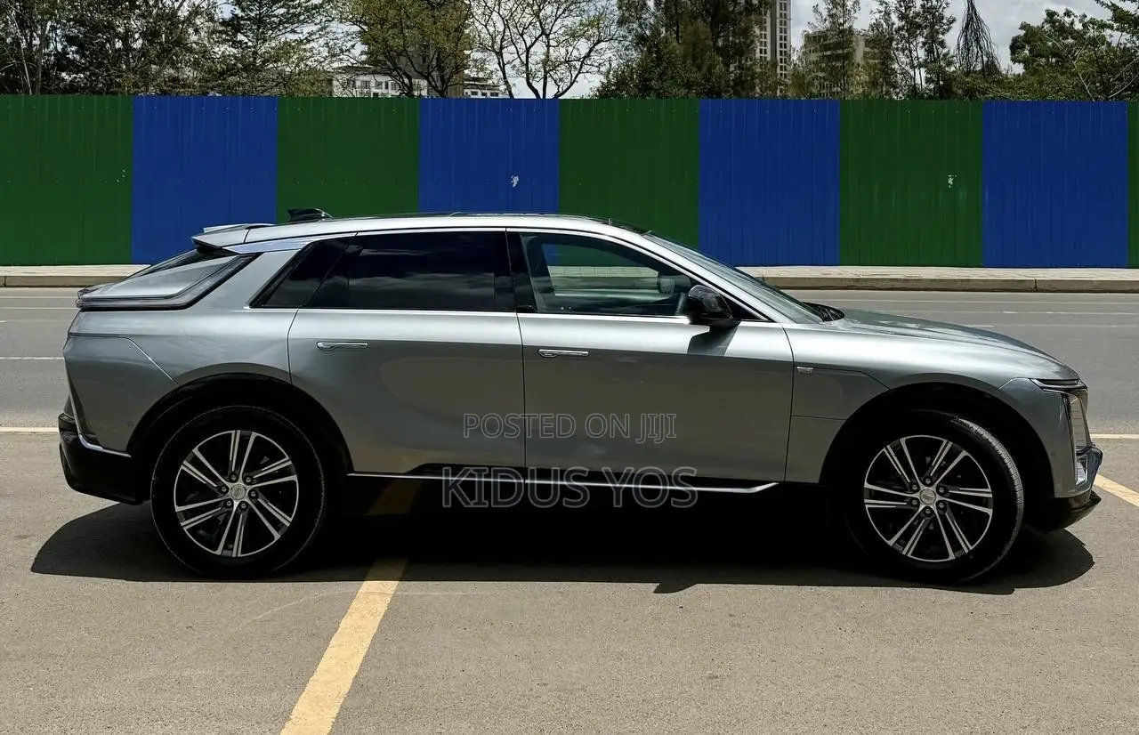 Cadillac Lyriq 2023 Silver