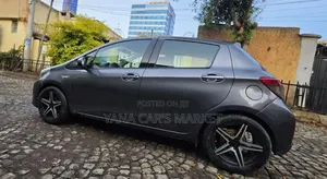 Toyota Yaris LE Hatchback 5dr 2012 Silver