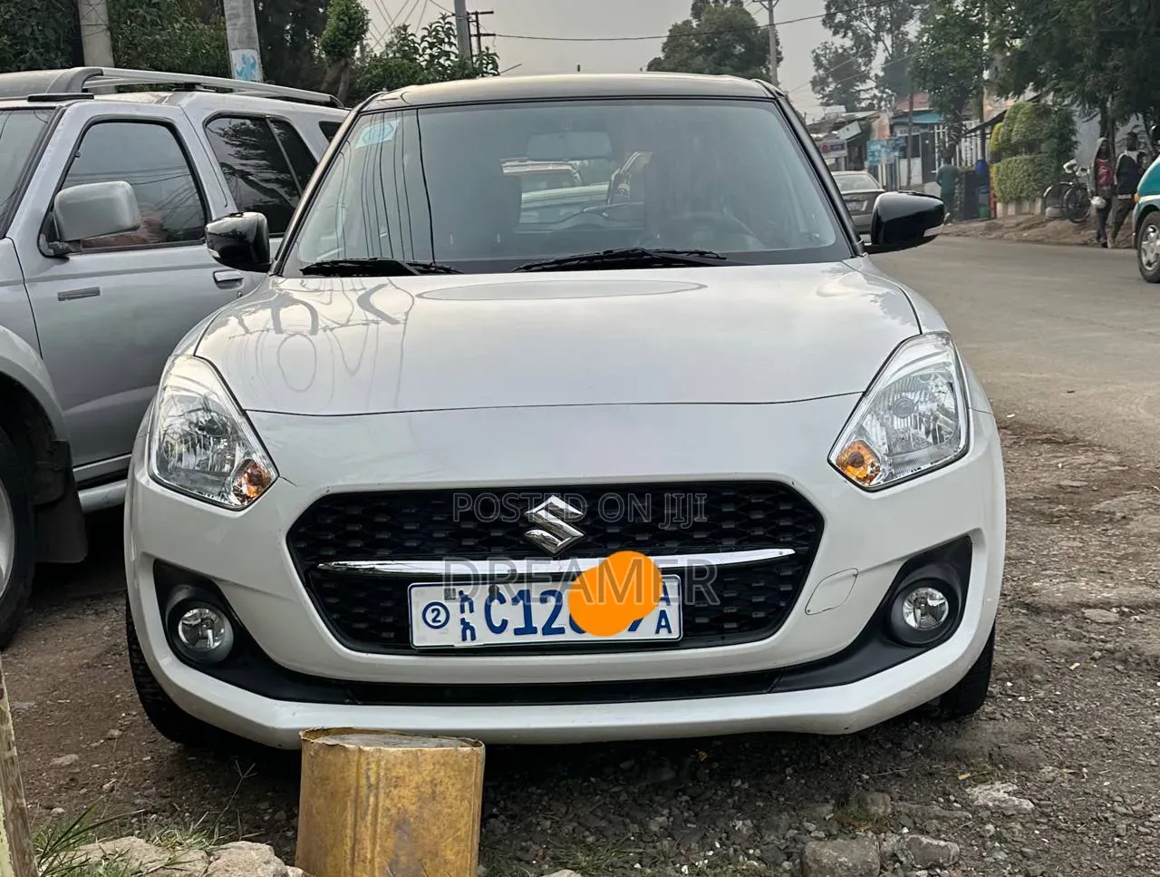 Suzuki Swift 2022 White