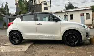 Suzuki Swift 2022 White