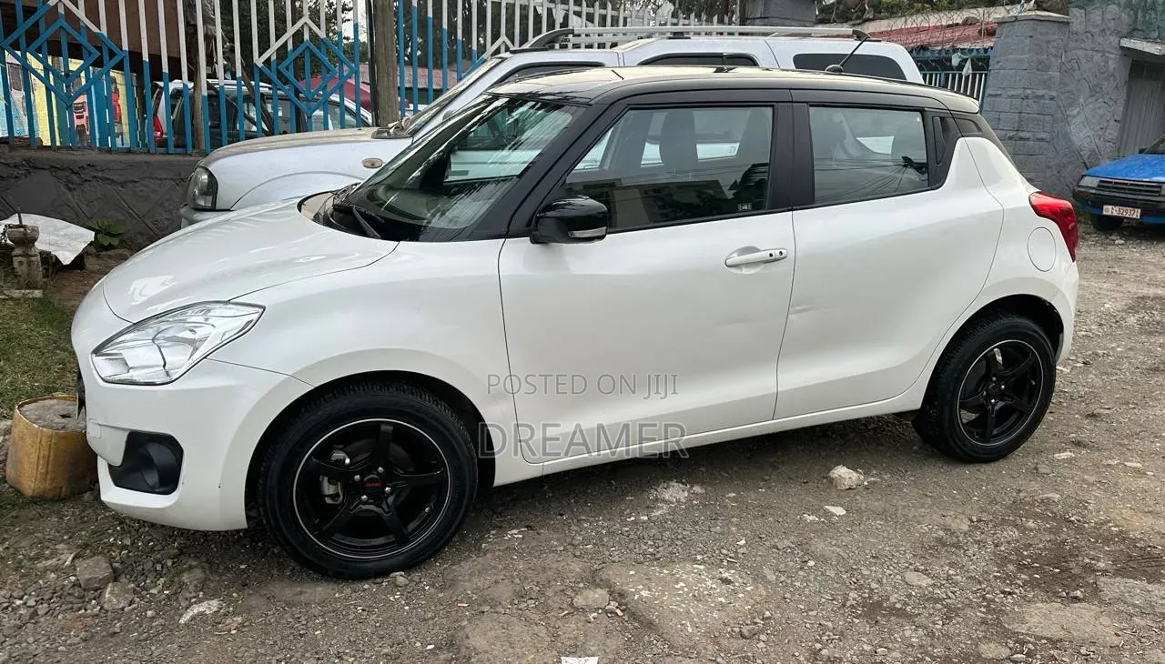 Suzuki Swift 2022 White