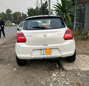 Suzuki Swift 2022 White