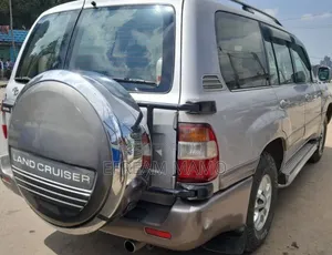 Toyota Land Cruiser 2004