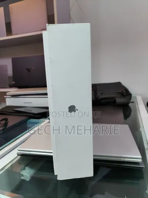 New Laptop Apple MacBook Air 2025 M4 16GB Apple M4 SSD 512GB