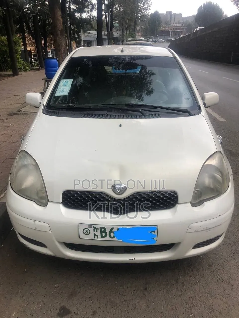 Toyota Vitz 2002 White