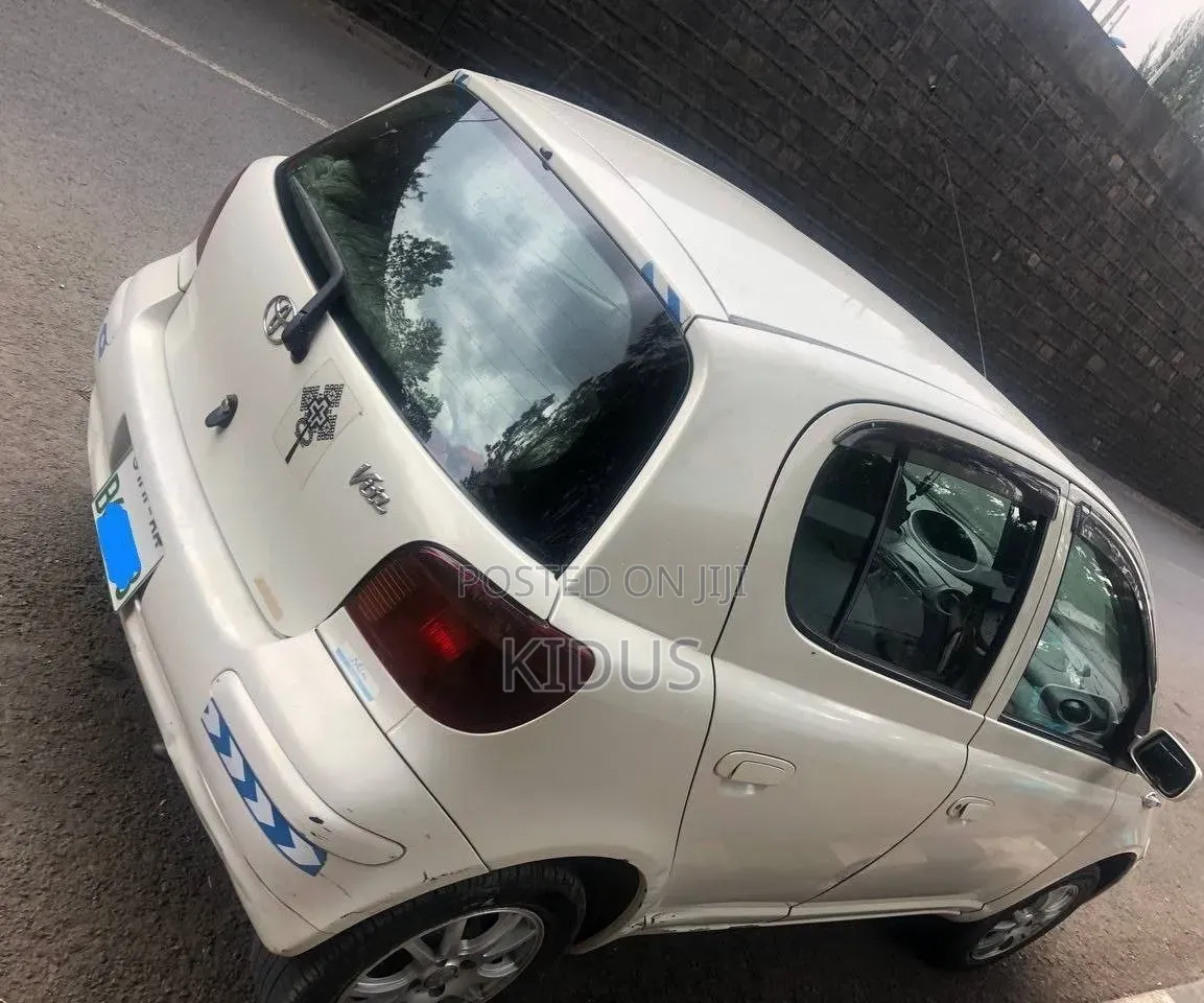 Toyota Vitz 2002 White