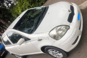 Toyota Vitz 2002 White
