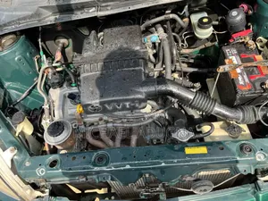 Toyota Yaris 1.5 2000 Green