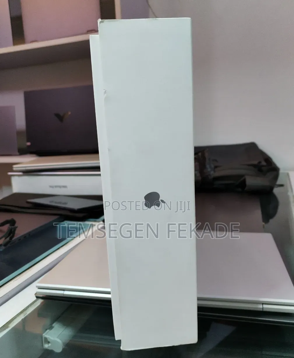 New Laptop Apple MacBook Air 2025 M4 16GB Apple M4 SSD 512GB