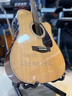 Yamaha F370 Guitar