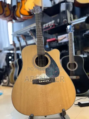 Yamaha F370 Guitar