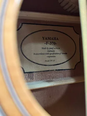 Yamaha F370 Guitar