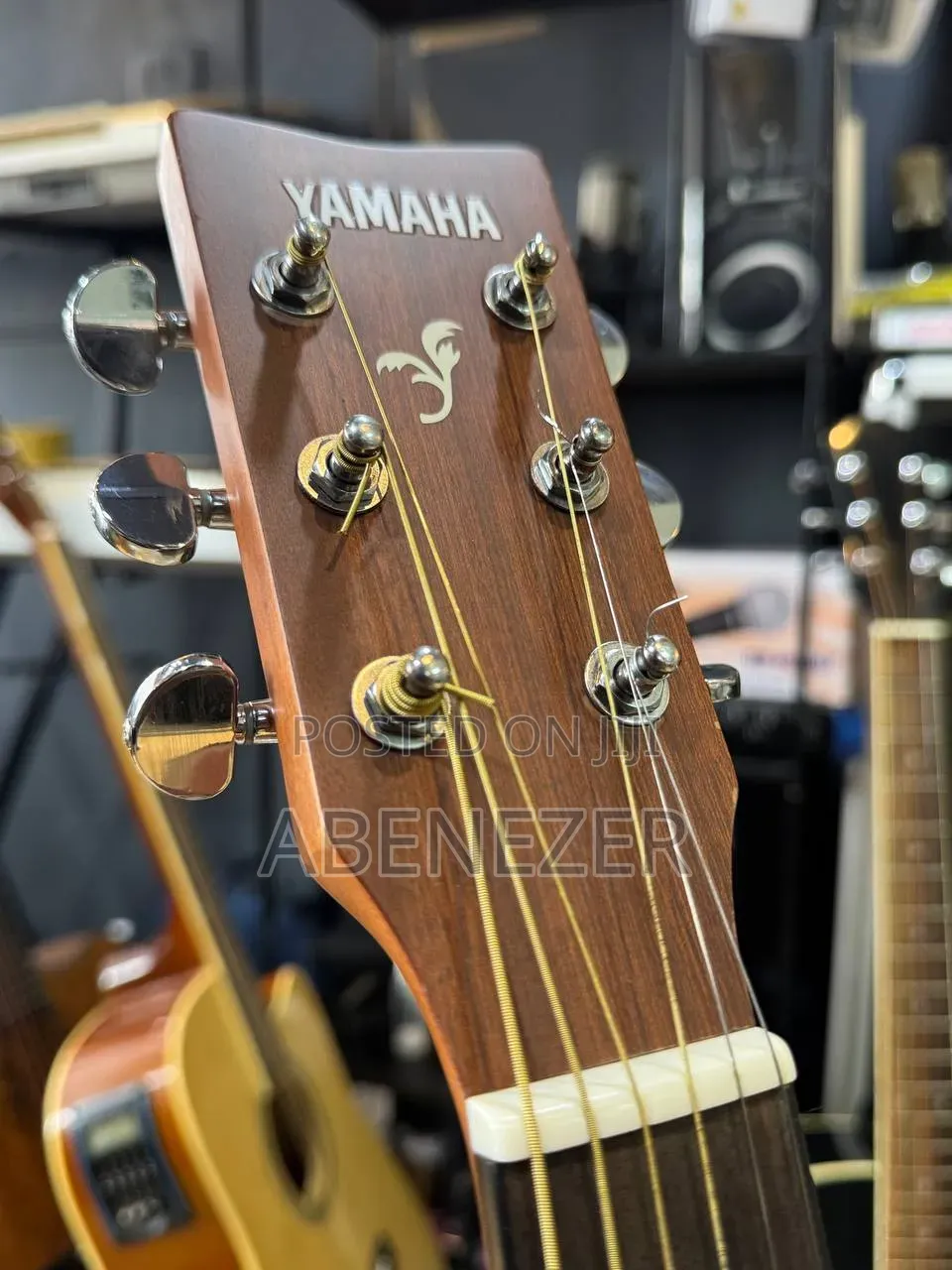 Yamaha F370 Guitar