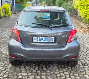 Toyota Yaris 2011 Gray