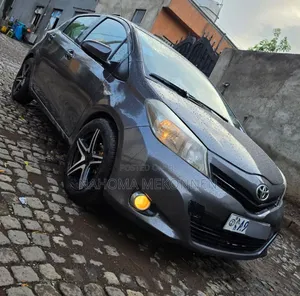 Toyota Yaris 2011 Gray