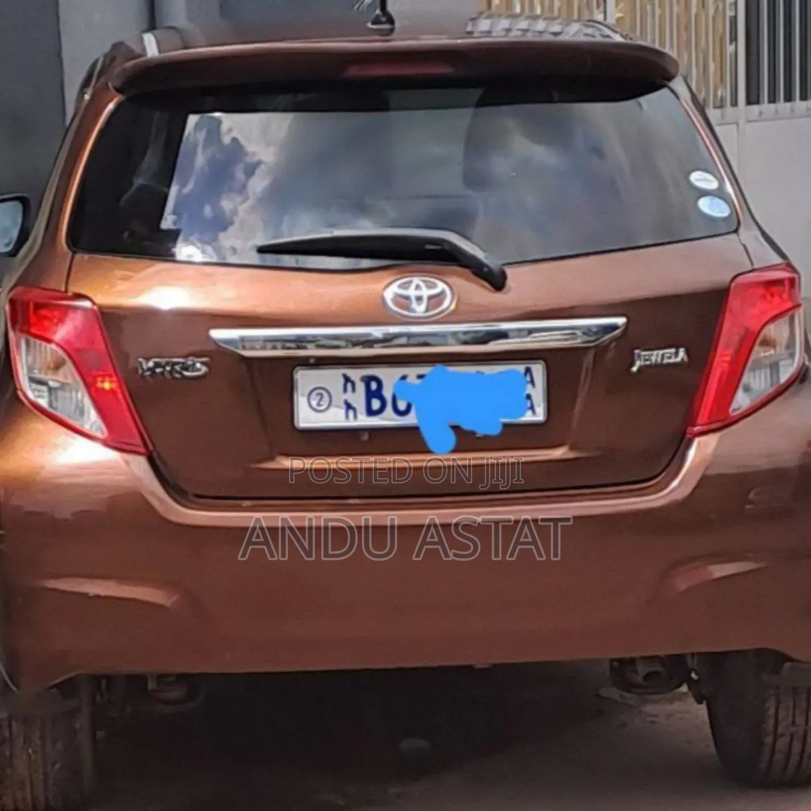Toyota Yaris Base Hatchback 5dr 2011 Brown