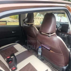 Toyota Yaris Base Hatchback 5dr 2011 Brown