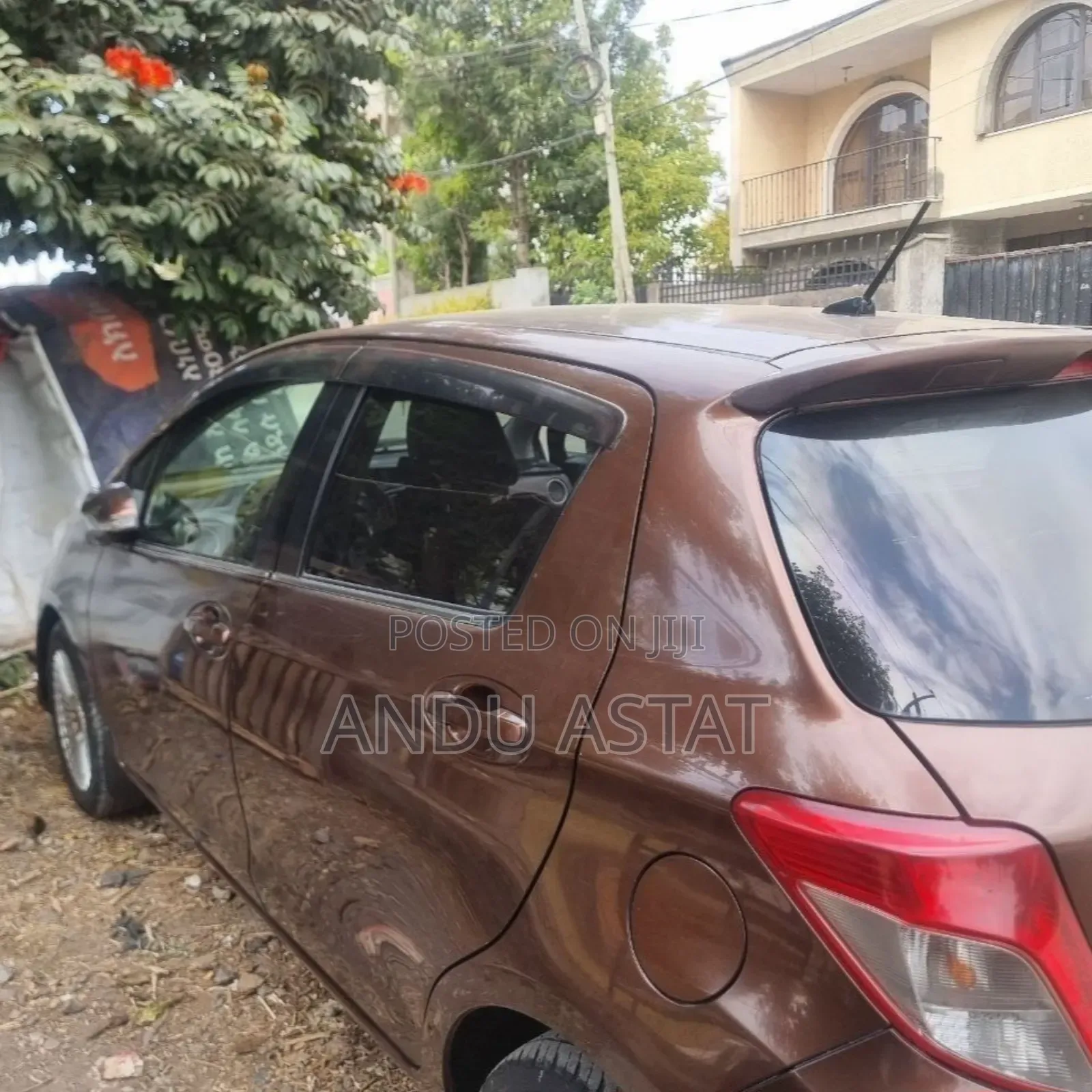 Toyota Yaris Base Hatchback 5dr 2011 Brown