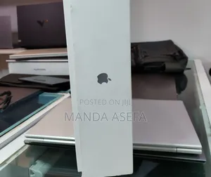New Laptop Apple MacBook Air 2025 M4 16GB Apple M4 SSD 512GB