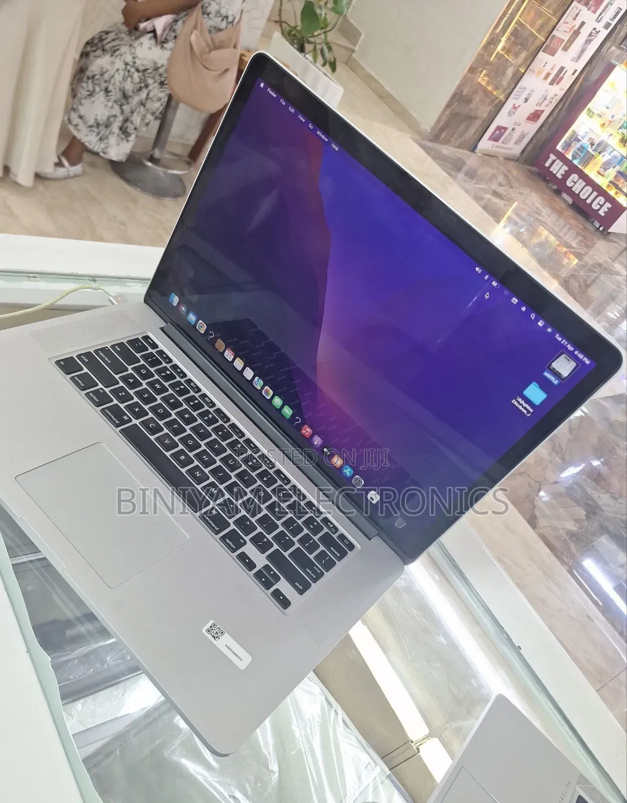 New Laptop Apple MacBook Pro 2015 16GB Intel Core i7 SSD 256GB